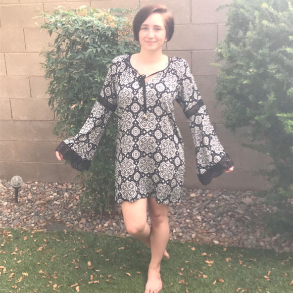 lovestitch Dresses & Skirts - 💝5/$35💝 NWT Lovestitch Boho Dress Bell Sleeve